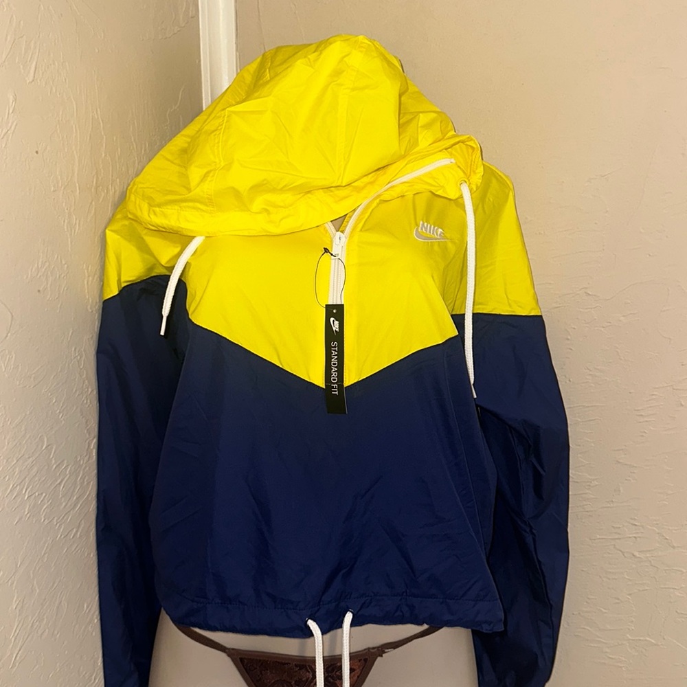Nwt Nike cropped windbreaker hoodie